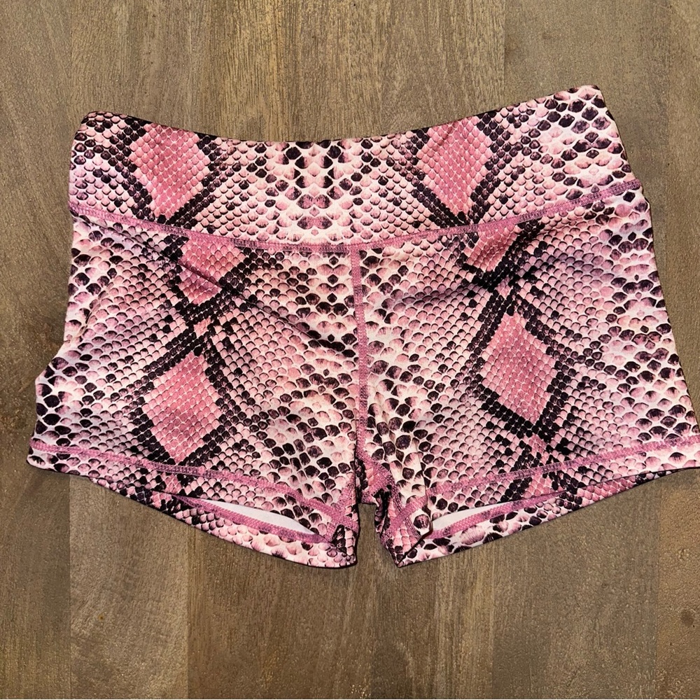 IAB MFG I AM BECOMING - Pink and brown snake print workout shorts